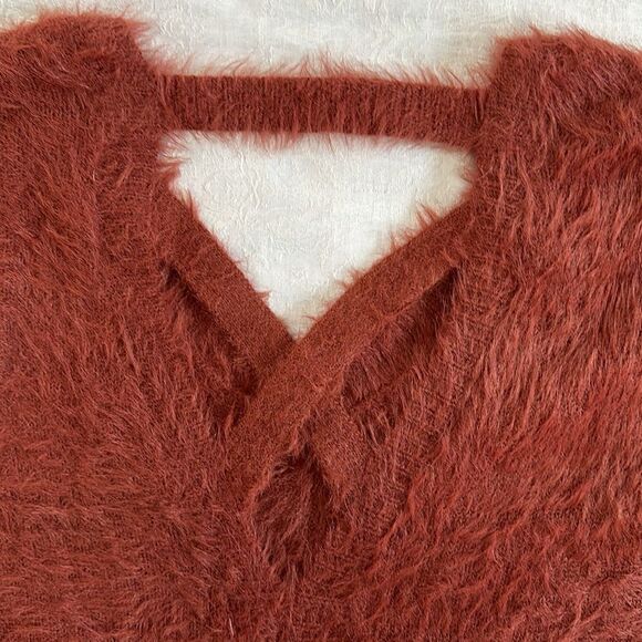 Kaisley Sweater Fluffy Furry V Neck Asymmetrical Hem - Picture 6 of 12